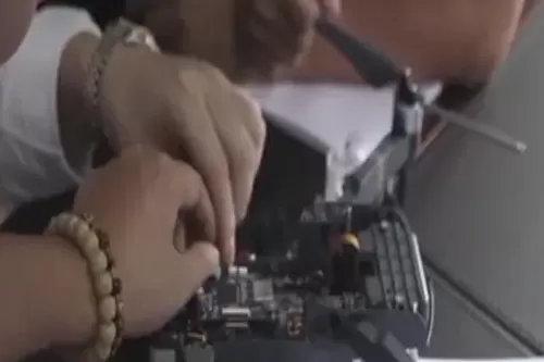 Drohnen vor dem Versand testen, um einen sicheren Flug zu gewährleisten.